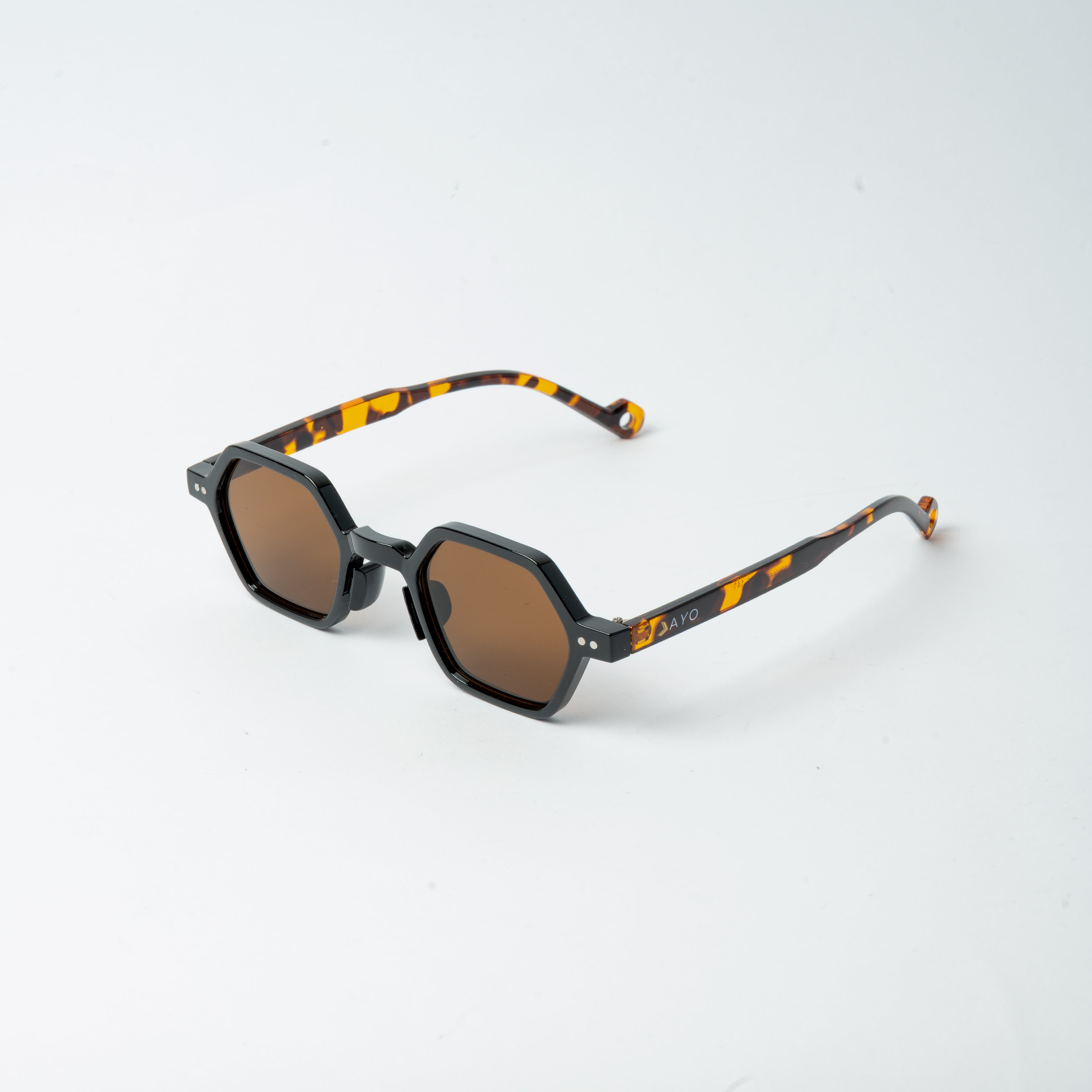 VAYO Ember – Sharp Angles, Smooth Confidence