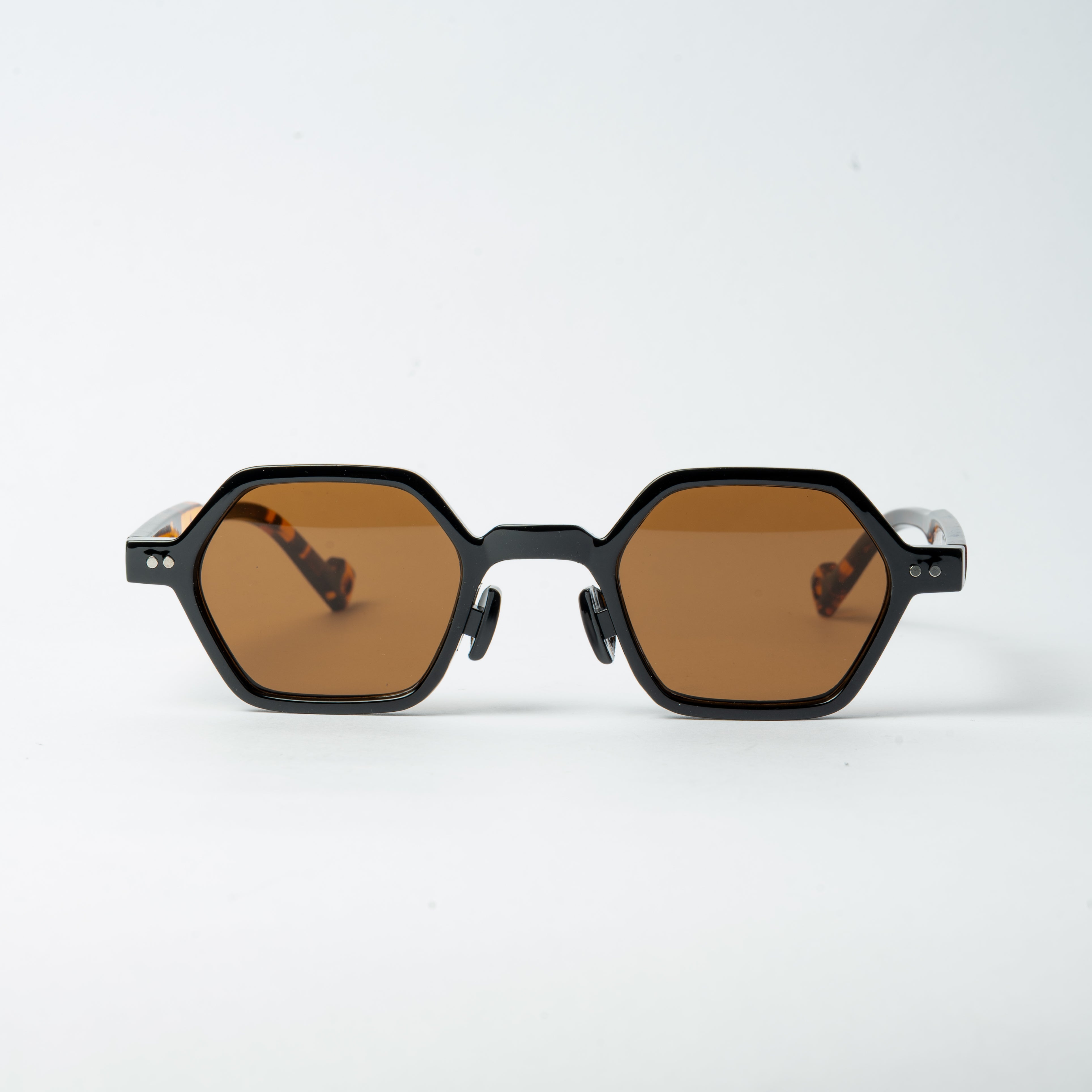 VAYO Ember – Sharp Angles, Smooth Confidence