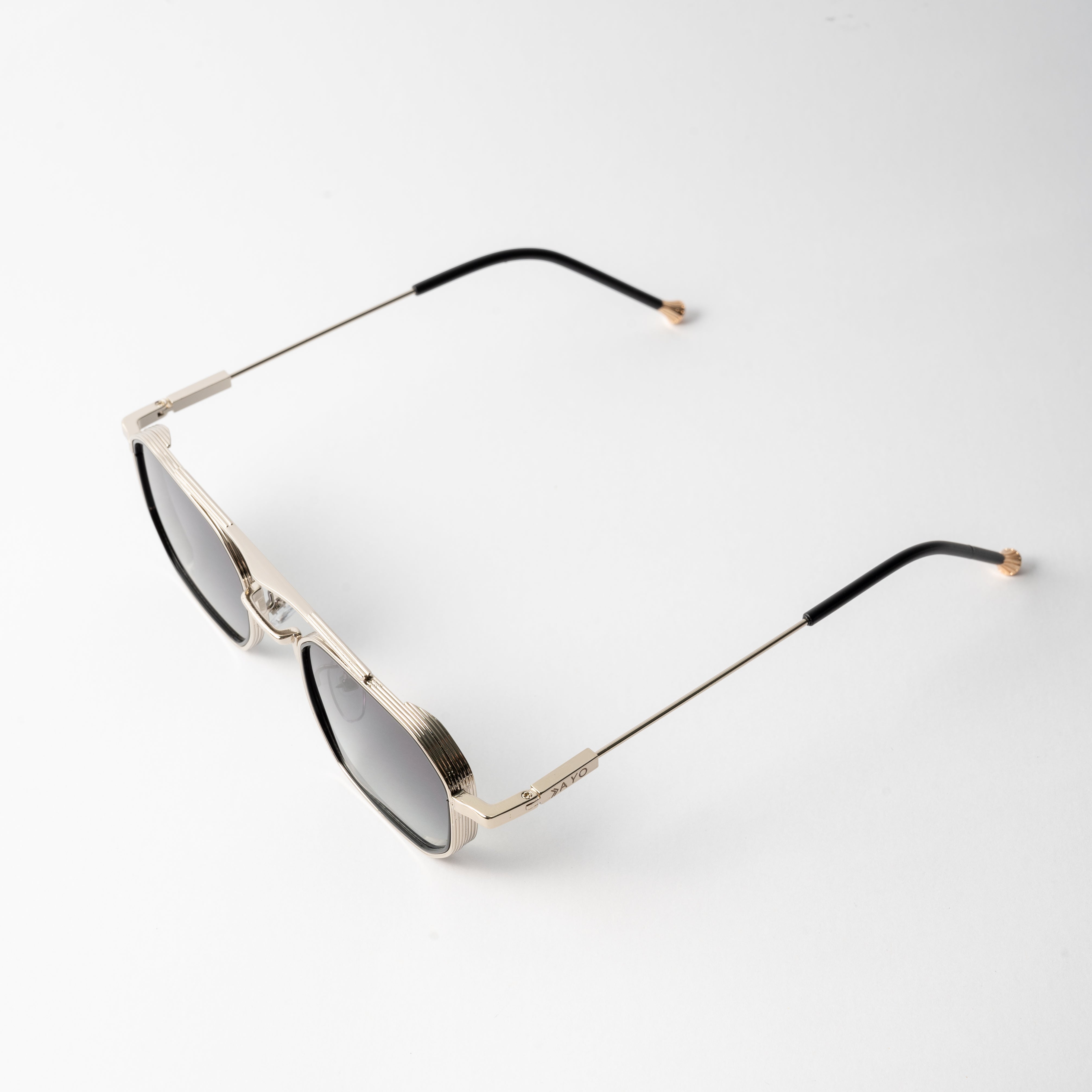 VAYO Solaris Edge – Men’s Metal Sunglasses - Green Lenses