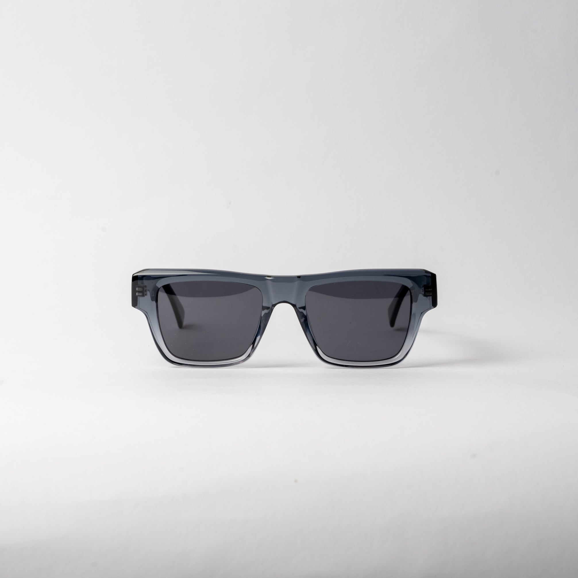 VAYO Momentum unisex sunglasses with black acetate frame and polarized TAC lenses – rectangular design