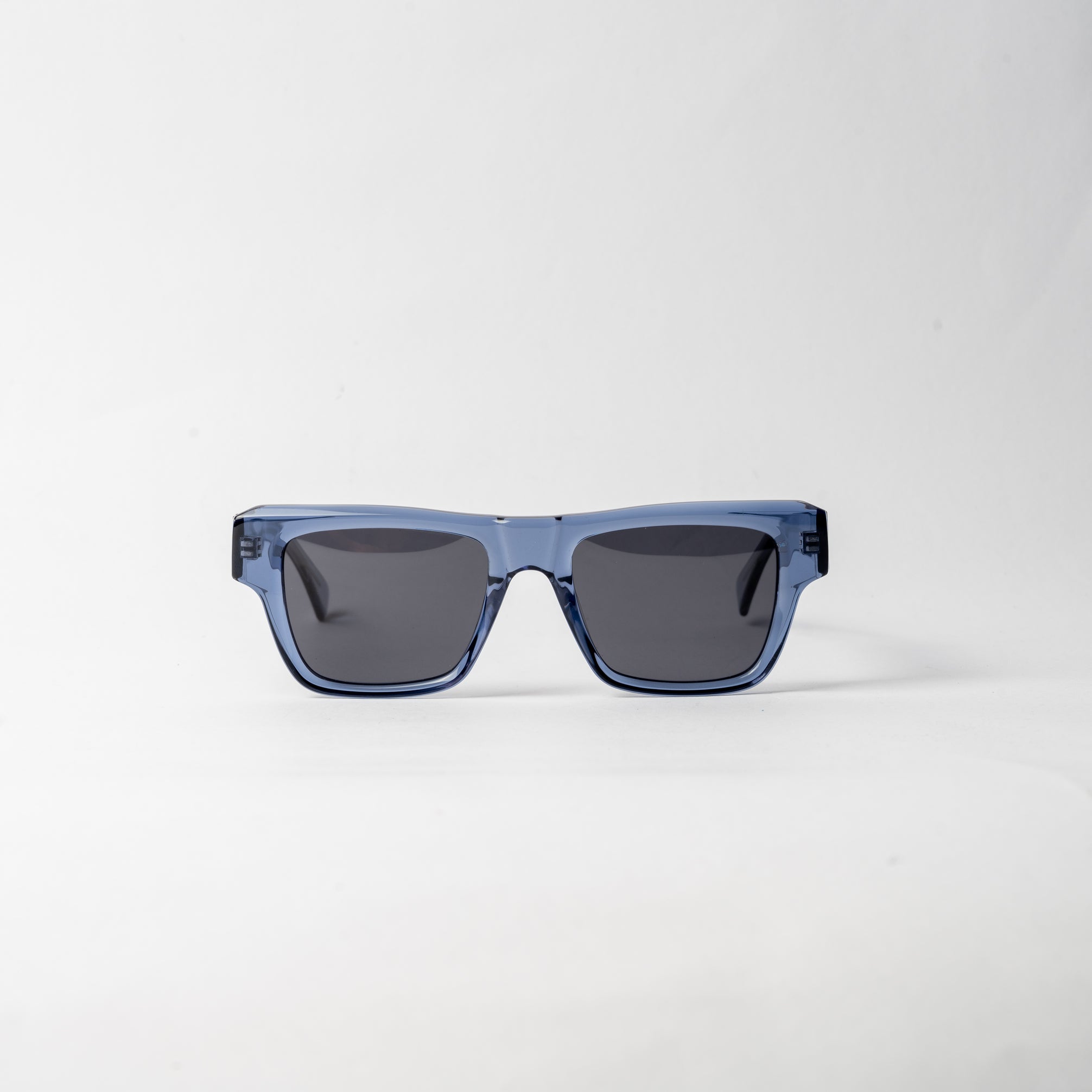 Discover the VAYO Ice Blue sunglasses – crafted with a bold blue acetate frame and polarized TAC lenses for superior clarity and style. Unisex design, size 51-19-145. Delivery in 24H across Qatar.