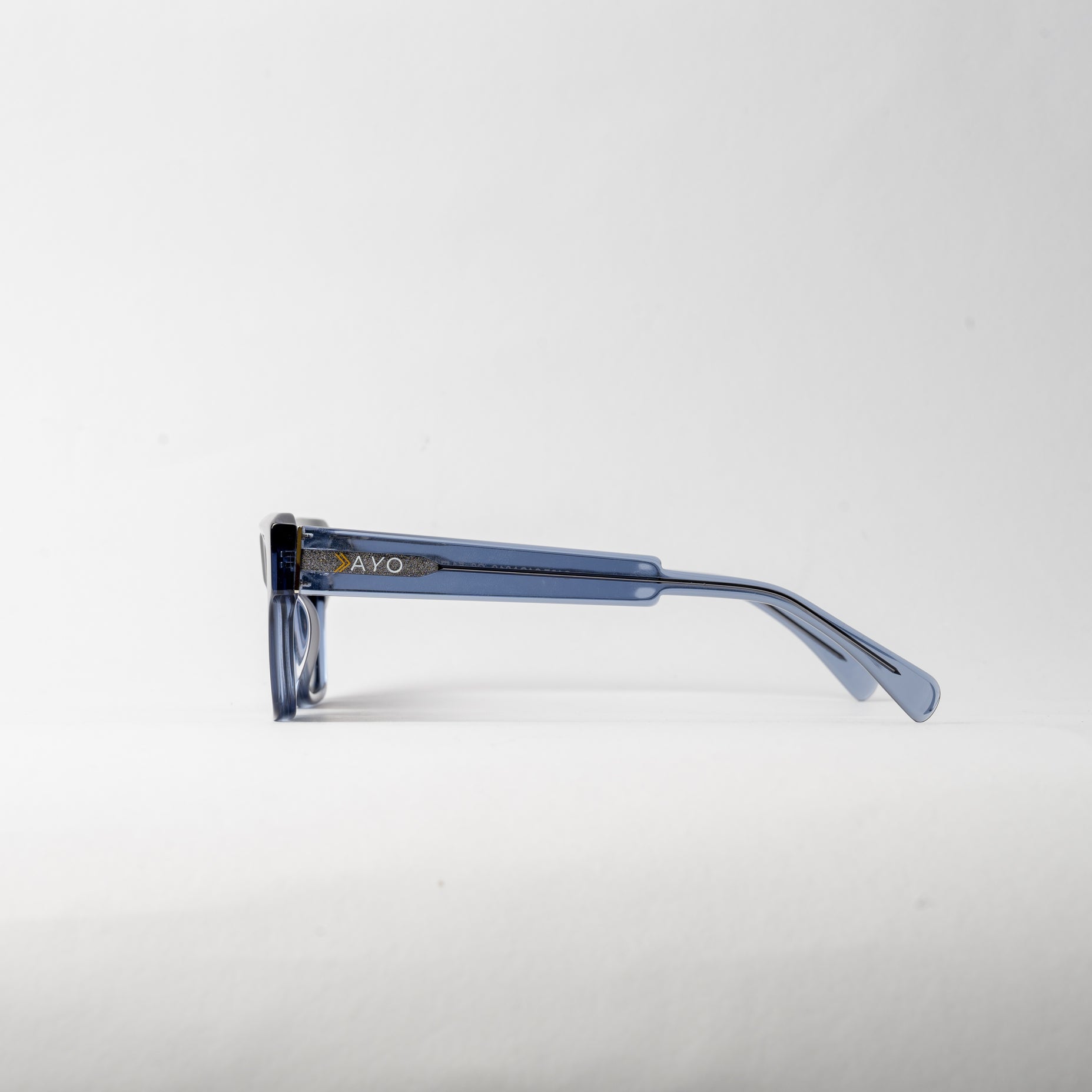 Discover the VAYO Ice Blue sunglasses – crafted with a bold blue acetate frame and polarized TAC lenses for superior clarity and style. Unisex design, size 51-19-145. Delivery in 24H across Qatar.